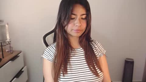 Snapshot of alice_middle01 chatting on February 18, 7:10 pm Alice online show from February 18, 7:10 pm