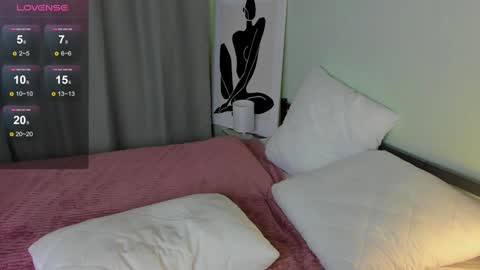 Snapshot of alice_miiiller chatting on December 6, 1:51 am Alice online show from December 6, 1:51 am