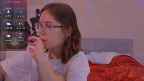 Snapshot of alice_miiiller chatting on October 14, 5:21 am Alice online show from October 14, 5:21 am