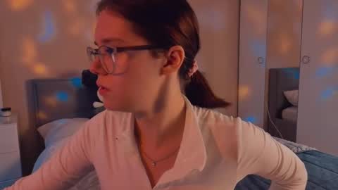 Snapshot of alice_miiiller chatting on September 17, 12:19 am Alice online show from September 17, 12:19 am