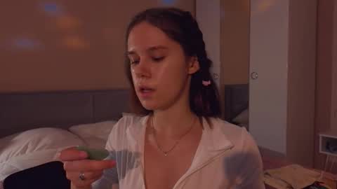 Snapshot of alice_miiiller chatting on September 12, 5:20 pm Alice online show from September 12, 5:20 pm