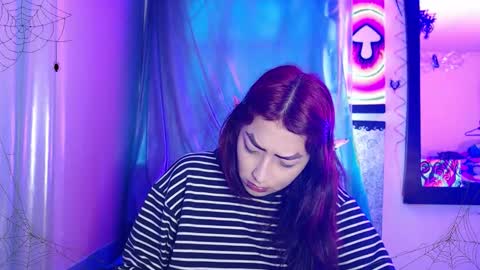 Snapshot of alice_phantom chatting on October 7, 3:27 pm      online show from October 7, 3:27 pm