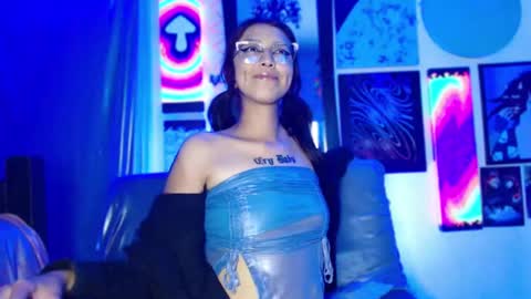 Snapshot of alice_phantom chatting on February 3, 3:53 am      online show from February 3, 3:53 am
