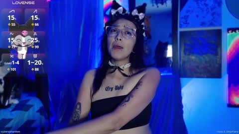 Snapshot of alice_phantom chatting on January 24, 4:37 am      online show from January 24, 4:37 am