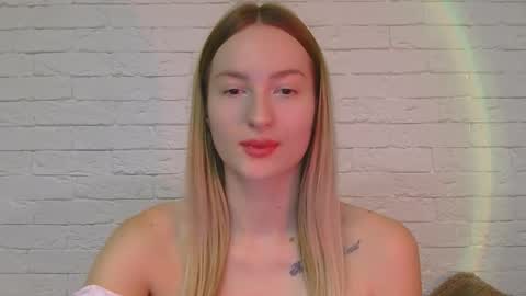 Snapshot of alice_sweet_01 chatting on October 8, 5:39 pm Alice online show from October 8, 5:39 pm