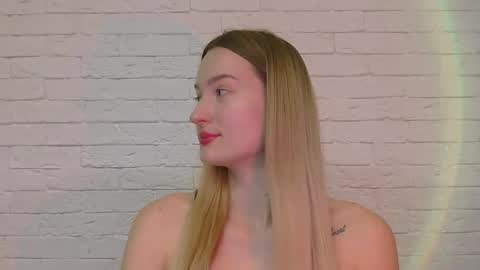 Snapshot of alice_sweet_01 chatting on October 18, 4:43 pm Alice online show from October 18, 4:43 pm