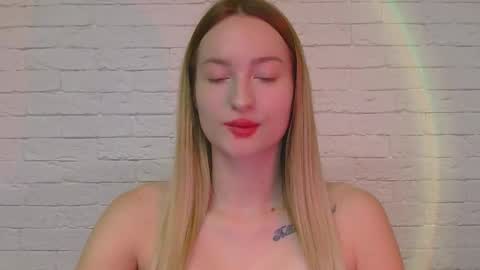 Snapshot of alice_sweet_01 chatting on October 14, 6:10 pm Alice online show from October 14, 6:10 pm