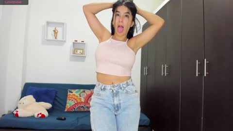 Snapshot of alice_williiams chatting on December 22, 6:15 pm alice williiams online show from December 22, 6:15 pm