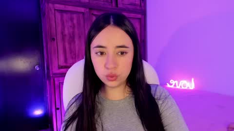 Snapshot of alicee_2 chatting on December 30, 6:05 pm Aliceee .. 97YP9VWGZHrefnav wishlist lists 1 online show from December 30, 6:05 pm