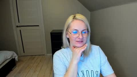 Snapshot of alicee__grace chatting on February 25, 7:38 pm Alicee online show from February 25, 7:38 pm