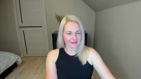 Snapshot of alicee__grace chatting on October 11, 7:27 pm Alicee online show from October 11, 7:27 pm