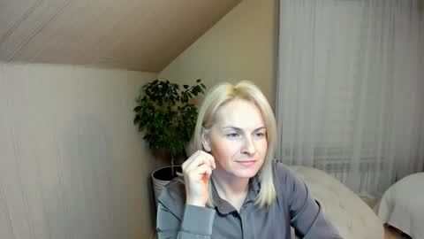 Snapshot of alicee__grace chatting on January 5, 4:48 pm Alicee online show from January 5, 4:48 pm