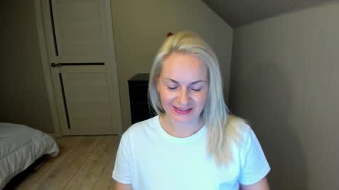 Snapshot of alicee__grace chatting on October 9, 7:18 pm Alicee online show from October 9, 7:18 pm
