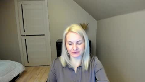 Snapshot of alicee__grace chatting on February 16, 6:54 pm Alicee online show from February 16, 6:54 pm