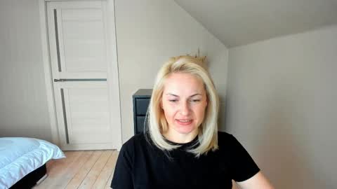 Snapshot of alicee__grace chatting on February 27, 1:17 pm Alicee online show from February 27, 1:17 pm