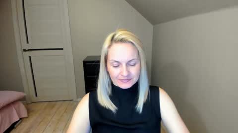 Snapshot of alicee__grace chatting on March 10, 6:23 pm Alicee online show from March 10, 6:23 pm