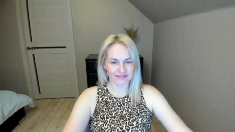 Snapshot of alicee__grace chatting on February 24, 6:47 pm Alicee online show from February 24, 6:47 pm