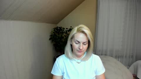 Snapshot of alicee__grace chatting on January 4, 2:04 pm Alicee online show from January 4, 2:04 pm