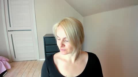 Snapshot of alicee__grace chatting on March 4, 9:18 am Alicee online show from March 4, 9:18 am
