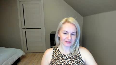 Snapshot of alicee__grace chatting on February 12, 7:35 pm Alicee online show from February 12, 7:35 pm