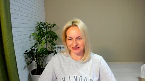Snapshot of alicee__grace chatting on January 26, 6:37 pm Alicee online show from January 26, 6:37 pm
