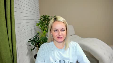 Snapshot of alicee__grace chatting on February 3, 7:21 pm Alicee online show from February 3, 7:21 pm