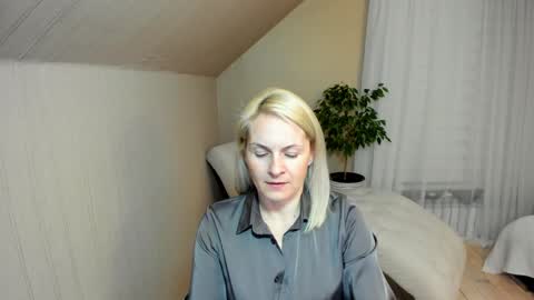 Snapshot of alicee__grace chatting on January 14, 8:37 pm Alicee online show from January 14, 8:37 pm