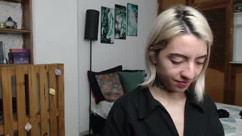 alicee_logan_ online show from April 4, 1:37 am