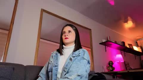 Snapshot of alicee_milf_ chatting on September 18, 11:31 am Aleja online show from September 18, 11:31 am