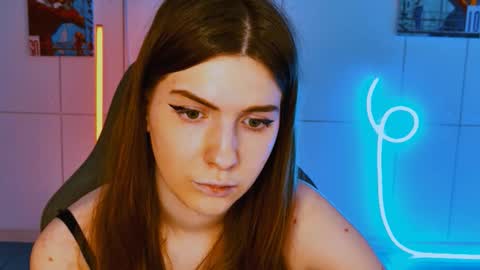 Snapshot of aliceinredsquare_ chatting on September 28, 9:36 am Alice online show from September 28, 9:36 am