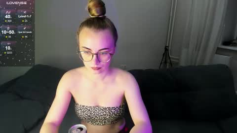 Snapshot of alicepresly chatting on October 17, 9:07 pm Alice online show from October 17, 9:07 pm