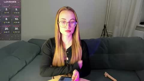 Snapshot of alicepresly chatting on October 14, 7:27 pm Alice online show from October 14, 7:27 pm