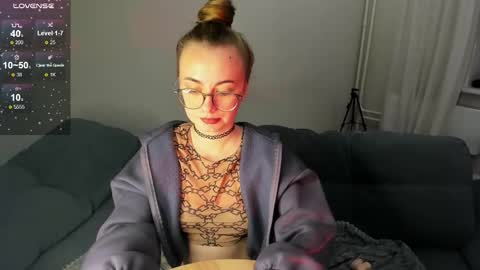 Snapshot of alicepresly chatting on October 13, 7:27 pm Alice online show from October 13, 7:27 pm