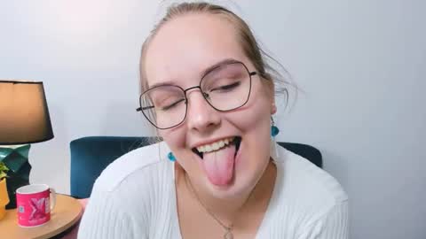 alicesensitive online show from September 19, 11:20 am