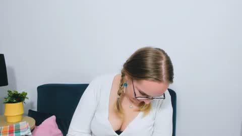 alicesensitive online show from September 25, 4:06 pm