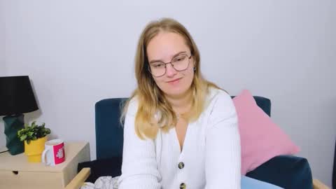 alicesensitive online show from October 4, 6:19 am