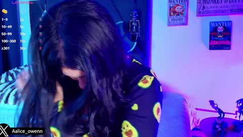 Snapshot of aliceusen chatting on October 15, 10:34 pm Alice online show from October 15, 10:34 pm