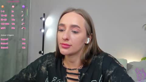 Mia online show from October 24, 5:14 am