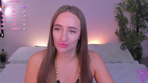 Snapshot of alicia_edwards chatting on October 21, 2:48 am Mia online show from October 21, 2:48 am
