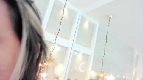 Snapshot of alicie_green chatting on December 18, 2:32 am im tutti online show from December 18, 2:32 am