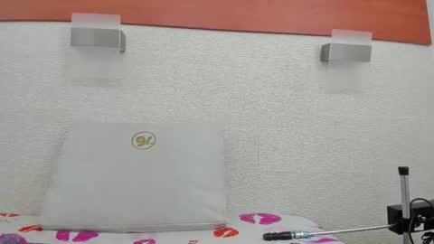 im tutti online show from December 15, 12:05 am