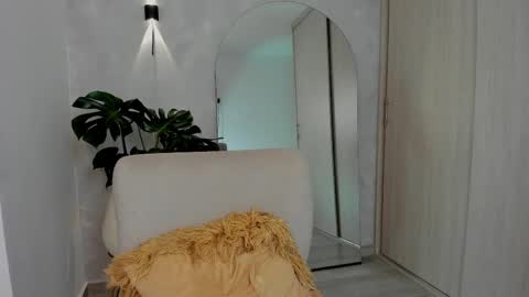 Ali  online show from April 17, 11:12 am