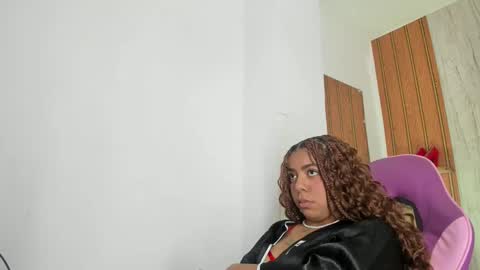 Snapshot of alika01_ chatting on October 17, 4:21 pm alika online show from October 17, 4:21 pm