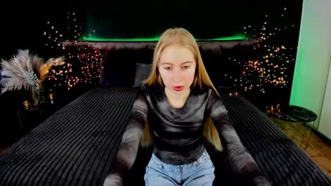 Snapshot of alina__blonde chatting on September 14, 12:03 pm Alina online show from September 14, 12:03 pm