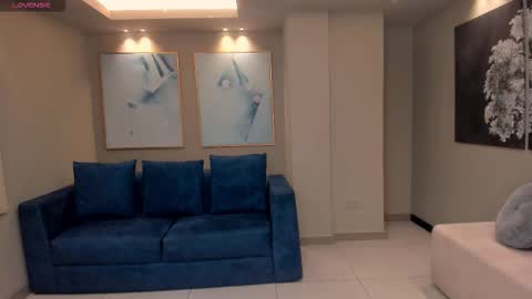 alinakravitz_ online show from February 1, 7:12 pm