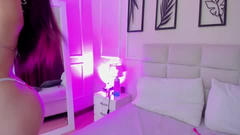 Snapshot of alisa_walker chatting on February 7, 9:04 pm online show from February 7, 9:04 pm