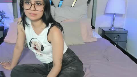 alisha69_ online show from May 21, 10:41 pm