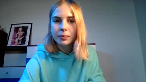 Snapshot of alismoona chatting on October 16, 11:24 am Alisa online show from October 16, 11:24 am
