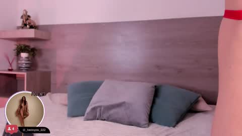 Snapshot of alison222_ chatting on February 22, 8:15 pm A L I S O N  online show from February 22, 8:15 pm
