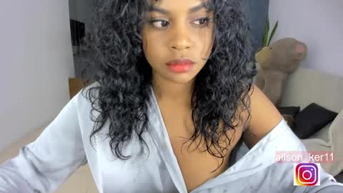 Snapshot of alison_ker chatting on December 31, 8:15 am Sofias house online show from December 31, 8:15 am